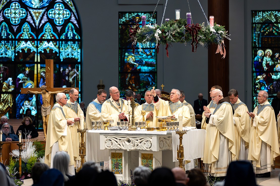 The Consecration of the Eucharist during the Installation Mass. (Patrick Dodson photo for The Evangelist)