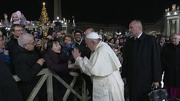 Pope begins new year with apology, prayers