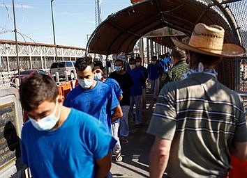 CDC urges continuation of public health rule that keeps out migrants  