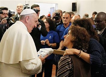 Pope's World Day of the Poor includes listening, helping    