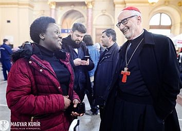 Cardinals arrive in Ukraine, Hungary on mission of hope  