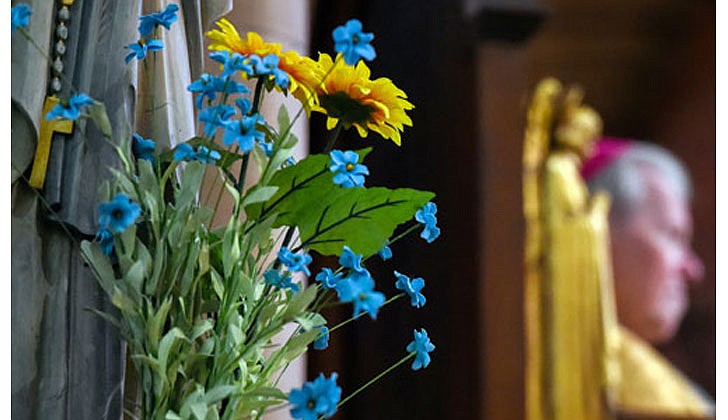 Bishop Scharfenberger leads a prayer service for peace asking for intercession in Ukraine at the Cathedral of the Immaculate Conception in Albany on March 19.  Cindy Schultz photo for The Evangelist