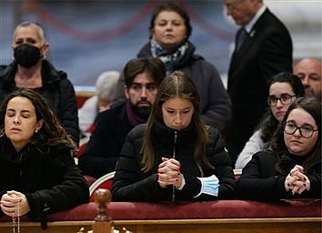 Tens of thousands pay last respects to Pope Benedict in St. Peter's Basilica  