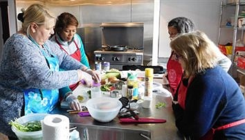 Cooking class benefits food pantry patrons